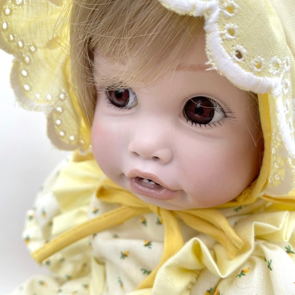 Vintage 1991 Cindy Marschner 20" Reproduction 'Angel Love' Porcelain Doll & Bear - Picture 3 of 14